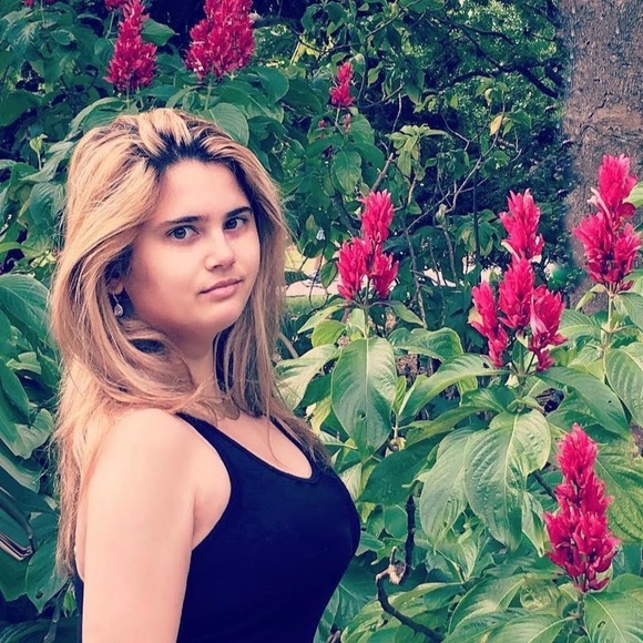 Meet your Posher, Emely - Picture 1 of 1